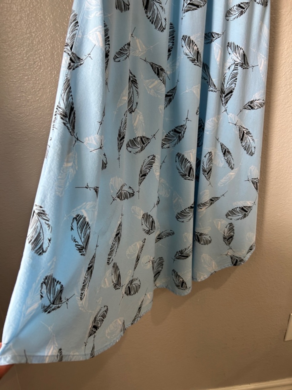 Torrid women’s Light Blue Feather Print V Hem Challis midi Dress plus sz 2 - Picture 6 of 14